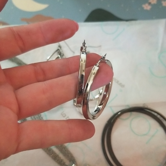 silver earrings and necklace with mother of pearl - Picture 2 of 2